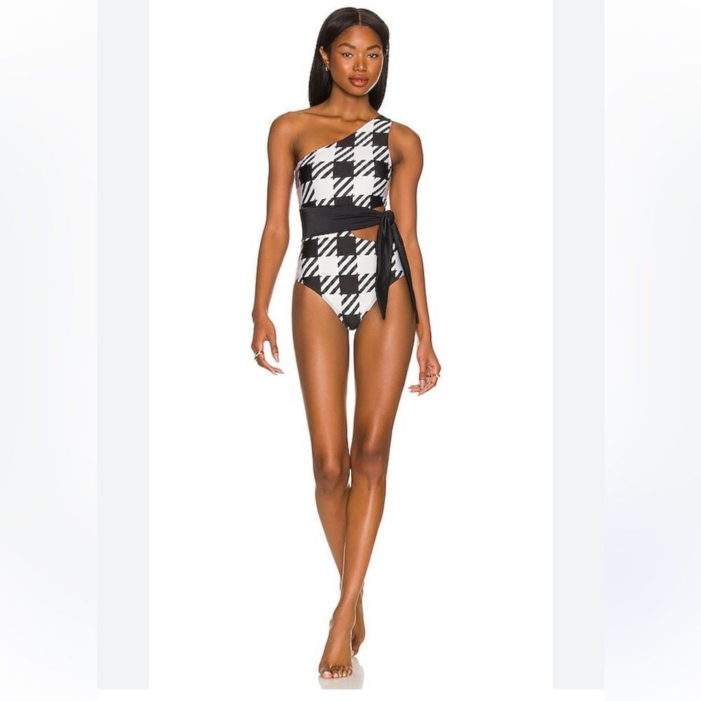 43 NWT 167.00 REVOLEXBEACH RIOT Carlie One Piece 
:Houndstooth SIZE MEDIUM